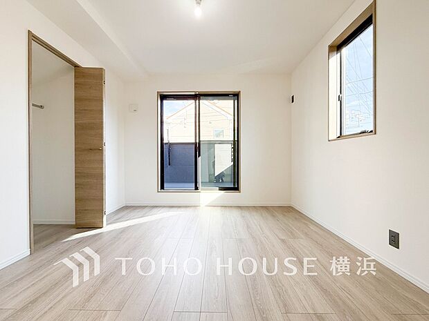 心地よい光と風があふれています。プライベートな自分時間を快適に過ごせるお部屋。