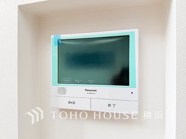 誰が来てもわかる様にモニター付きインターホンを設置。快適と安らぎを合わせた優しい設計。 