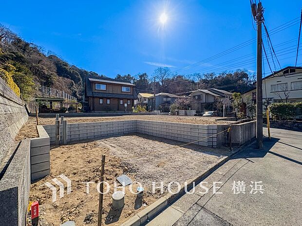 十分な広さのカースペースは、お車2台分の広さがあります。(2026年2月撮影)