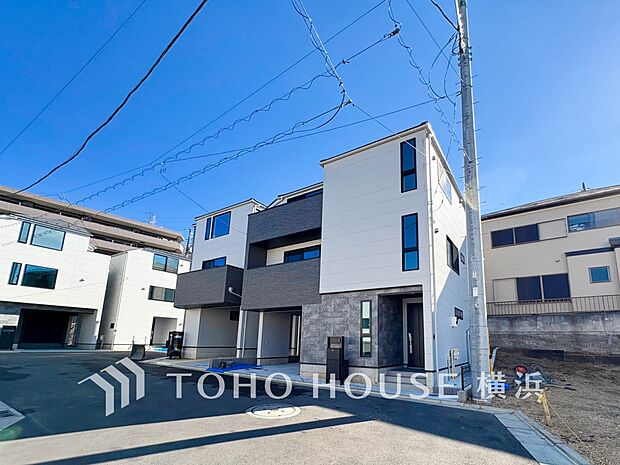 爽やかな青空の下に贅沢なほどに降り注ぐ陽光、豊かな居住性と、クオリティが見事に調和した住空間。