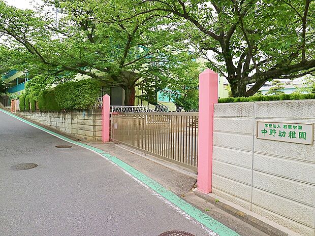 中野幼稚園　100m　園バスを使って様々な大きな公園に遠足へ出かけます。海の公園や八景島など子供達も大喜びです！ 