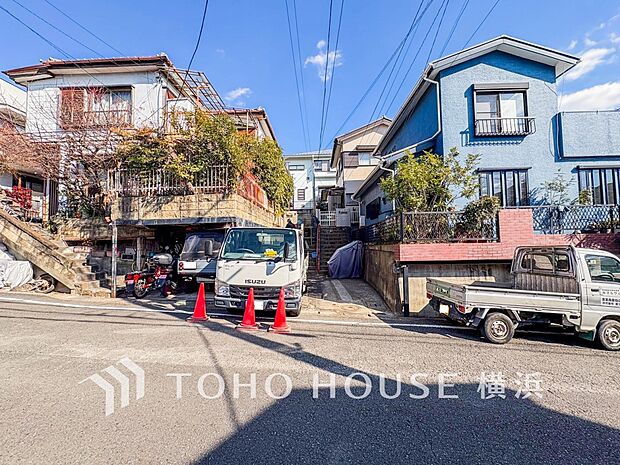 敷地内に駐車スペースがあると、日々の暮らしのをスムーズに運ぶ事が出来ます。（2026年2月撮影）