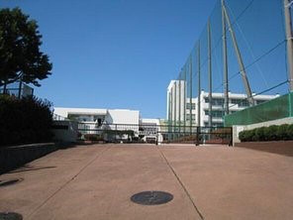 横浜市立小山台中学校 900m