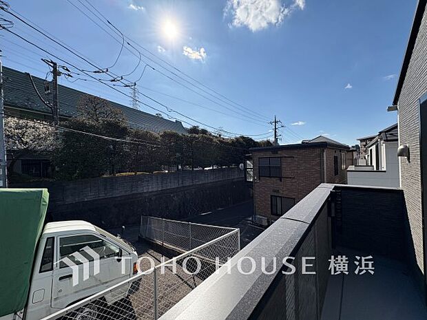 心地よい陽射しや暖かな風を楽しむことが出来るバルコニー。