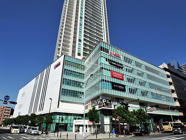 ミオカ　1300m　大岡駅直結。TOHOシネマズ上大岡が入る複合商業施設。ヤマダ電機や書店なども入っています。 