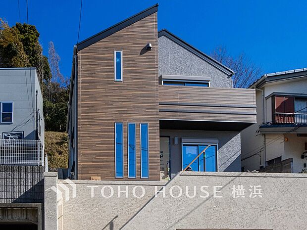 お住まいの顔となる玄関。住まう方のプライドを満たすクオリティを備えています。(2026年2月撮影)