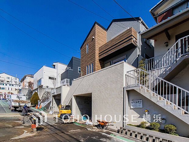 子育て環境、生活利便に優れた住環境に立地し、ゆとりある生活が送れます。（2026年2月撮影）