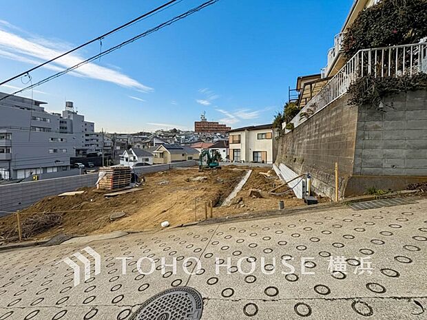 生活利便に優れた住環境に立地し、ゆとりある生活が送れます。（2026年1月撮影）