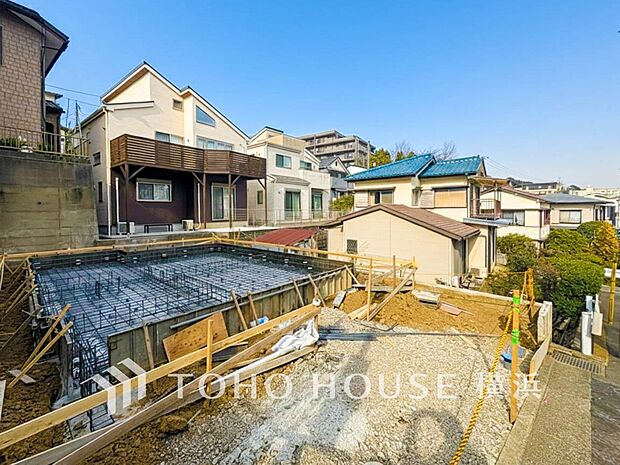 敷地内に駐車スペースがあると、日々の暮らしのをスムーズに運ぶ事が出来ます。（2026年2月撮影）