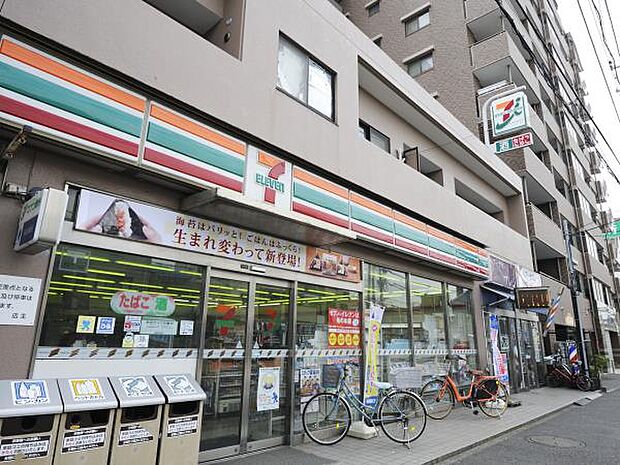 セブンイレブン通町店　400m　24時間営業。近くにあるとちょっとした買い物にも便利ですね。 