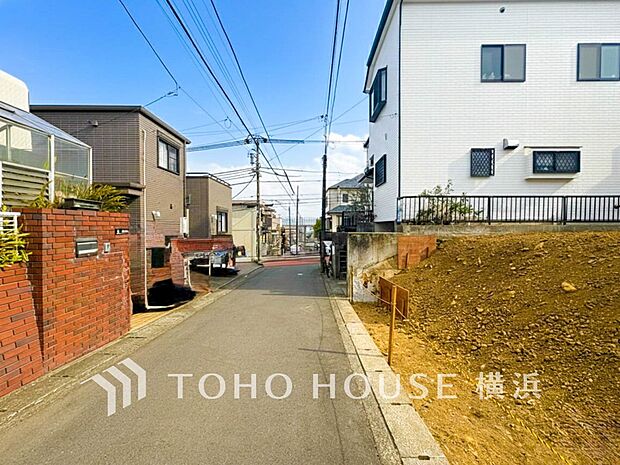 子育て環境、生活利便に優れた住環境に立地し、ゆとりある生活が送れます。(2026年2月撮影)