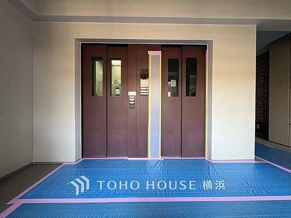 大きな荷物やお買い物帰りの重い荷物にも安心のエレベーター。