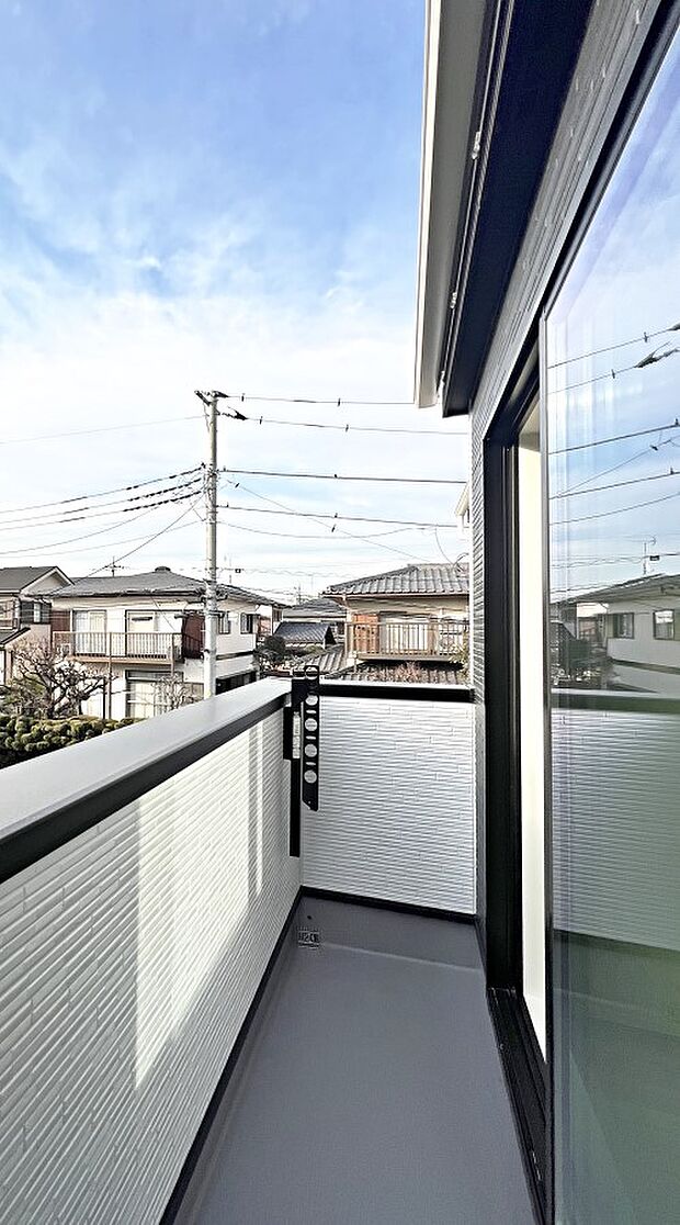 大空と眺望を心ゆくまで楽しめます。広々としたオープンエア空間が開放感あふれる毎日を演出。