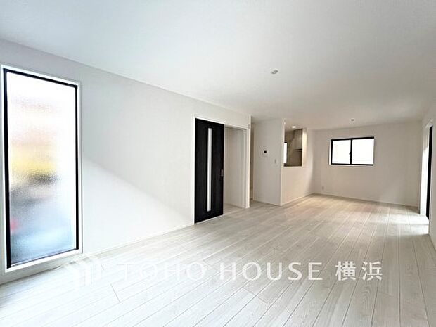 落ち着いた雰囲気に包まれた伸びやかな空間で、ゆったりと家族団らんの時間を過ごせます。