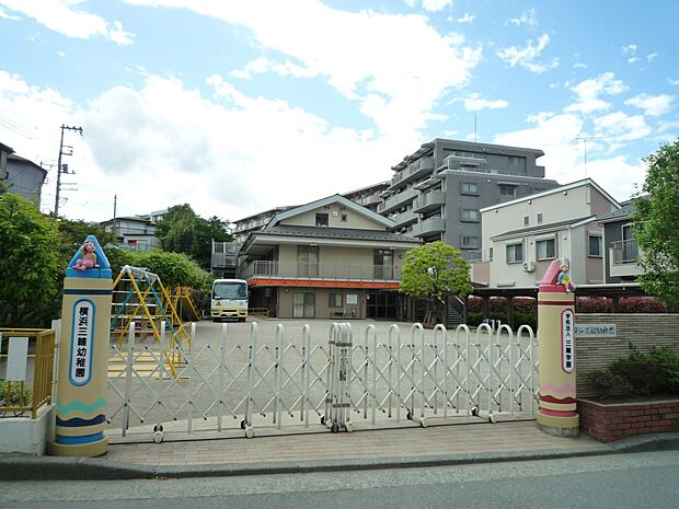 横浜三輪幼稚園 450m 園舎は免震構造・耐火建築。お子様たちの安全を少しでも多くの安心で守ります。