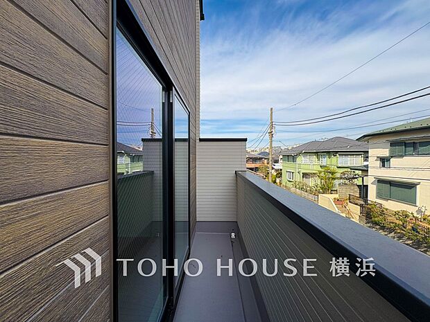 心地よい陽射しや暖かな風を楽しむことが出来るバルコニー。