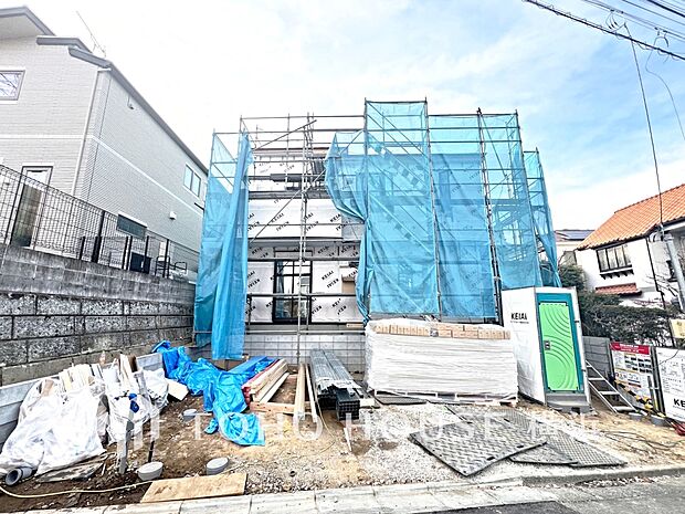 十分な広さのカースペースは、お車2台分の広さがあります。（2026年2月撮影）