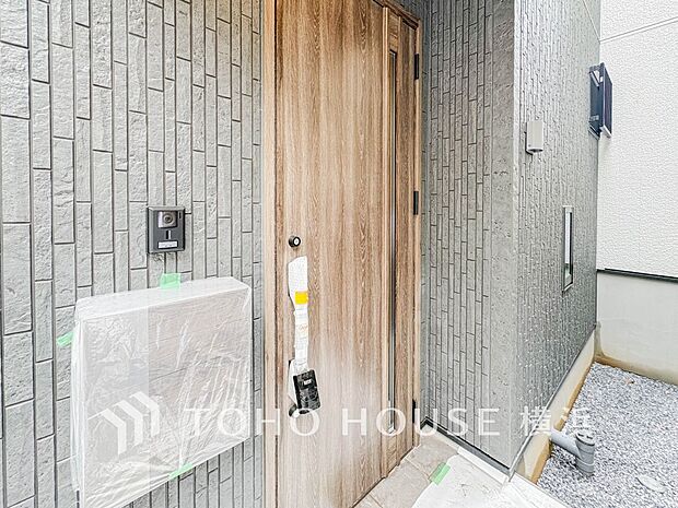 お住まいの顔となる玄関。住まう方のプライドを満たすクオリティを備えています。