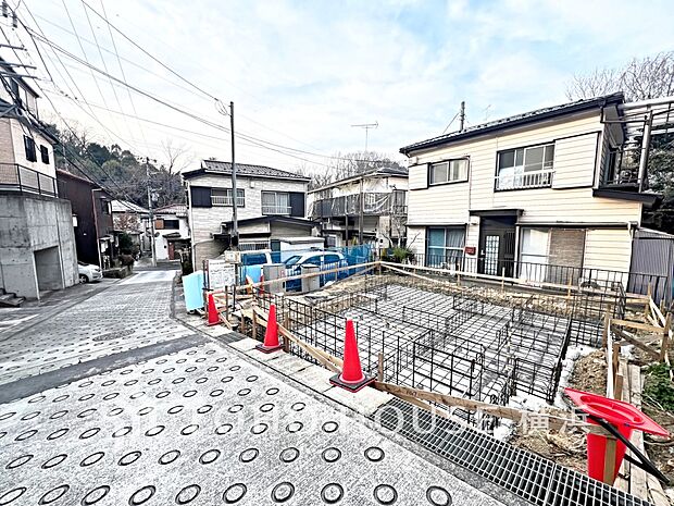 生活利便に優れた住環境に立地し、ゆとりある生活が送れます。(2026年2月撮影)