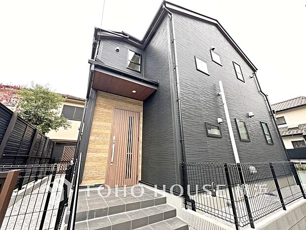 お住まいの顔となる玄関。住まう方のプライドを満たすクオリティを備えています。 