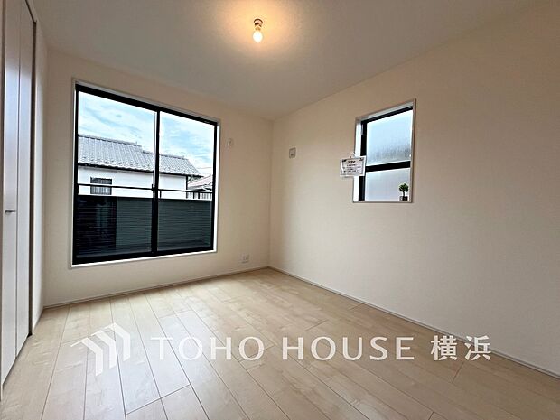 心地よい光と風があふれています。プライベートな自分時間を快適に過ごせるお部屋。