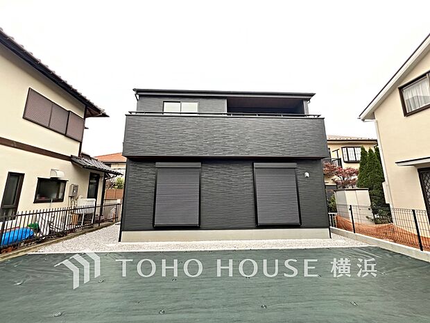 爽やかな青空の下に贅沢なほどに降り注ぐ陽光、豊かな居住性と、クオリティが見事に調和した住空間。