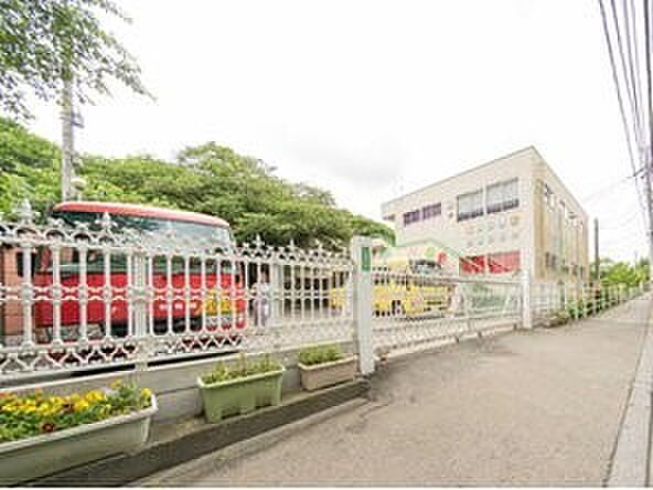 ナザレ幼稚園　1200m　普通クラスのほかに英語で保育を行うバイリンガルコースがあります。 