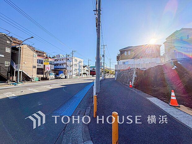 子育て環境、生活利便に優れた住環境に立地し、ゆとりある生活が送れます。（2026年2月撮影）