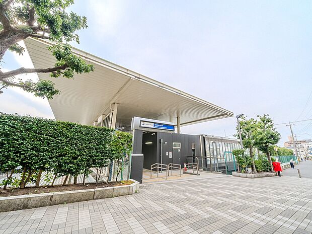 相鉄いずみ野線「南万騎が原」駅 　1040m　周辺は落ち着いた住宅街。駅から相鉄ローゼンの方へと広がる空間がとっても素敵です。 