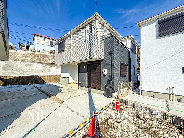 【カースペース2台】 十分な広さのカースペースは、お車2台分の広さがあります。