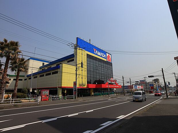 ヤマダデンキテックランド大和店 750m ここにくればお目当ての家電製品もきっと見つかります。店内もゆったりとしていてお買い物しやすいです。