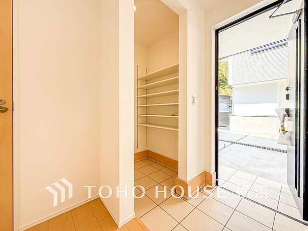 シューズインクローゼット完備でたくさんの靴をしっかり収納。
