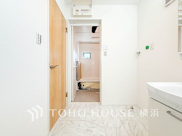 洗濯機を配置しても十分なスペースを確保した設計となっております。