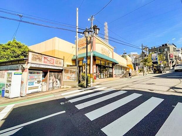 そうてつローゼン希望が丘店 1000m 早朝から深夜まで営業のスーパーマーケット。毎日の食卓を飾る新鮮な食料品が揃います。