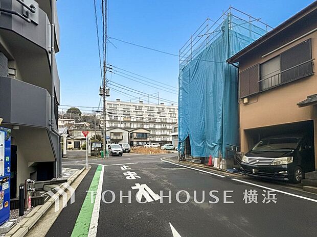 忙しく過ぎゆく日常を置き去るほど、ゆったりした時間が流れる住環境。（2026年2月撮影）