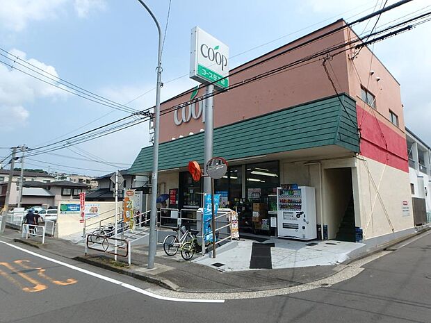 ユーコープ 笹下店 750m コープ商品、産直・産地指定商品をはじめ、生鮮品から日用雑貨まで取り扱っています。