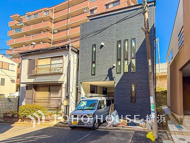 お住まいの顔となる玄関。住まう方のプライドを満たすクオリティを備えています。