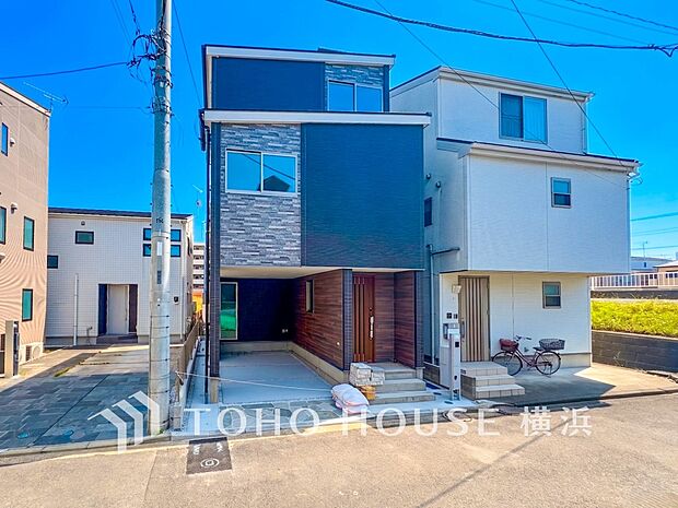 爽やかな青空の下に贅沢なほどに降り注ぐ陽光、豊かな居住性と、クオリティが見事に調和した住空間。