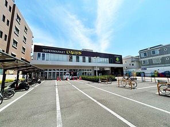 いなげや横浜綱島店 160m 新鮮で品質の良い食材をはじめ、生活に必要なものが揃う地域のお買い物スポット。