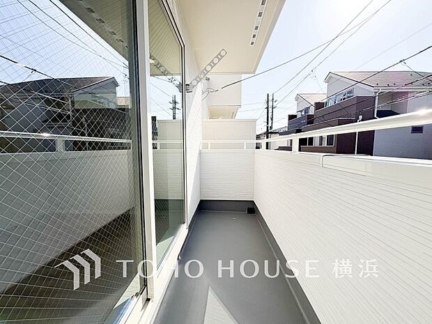 心地よい陽射しや暖かな風を楽しむことが出来るバルコニー。