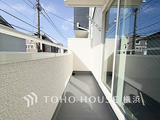 心地よい陽射しや暖かな風を楽しむことが出来るバルコニー。