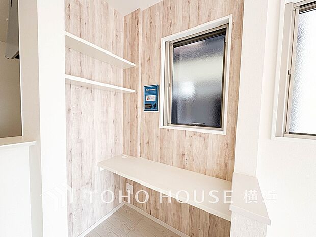 ちょっとしたデスクワークにもマルチに利用可能なワークスペース。