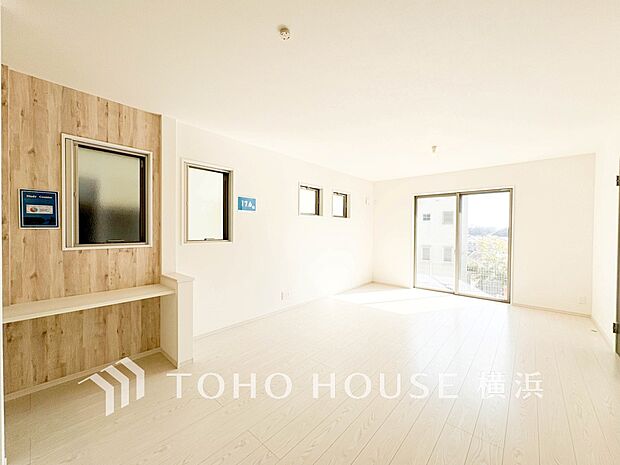 穏やかな陽射しが、ゆったりとした寛ぎの時間を包みます。