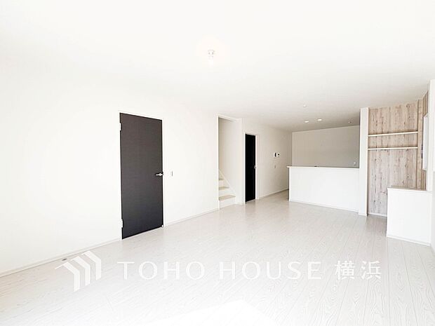 忙しい朝でも、しっかり家族が揃って食事をして頂けるゆとりある大きさのダイニングスペース