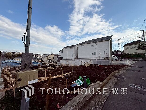 敷地内に駐車スペースがあると、日々の暮らしのをスムーズに運ぶ事が出来ます。（2026年2月撮影）