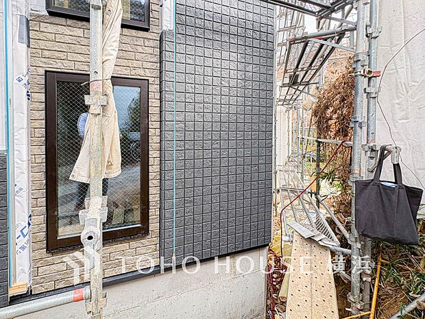 デザインされた空間と競い合うかのような充実した建物設備。(2026年2月撮影)