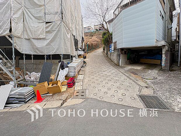 生活利便に優れた住環境に立地し、ゆとりある生活が送れます。(2026年2月撮影)