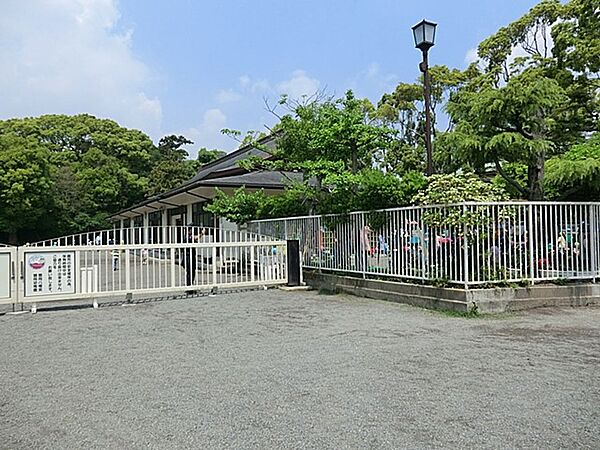 鶴岡幼稚園　750m　「豊かな心を持ち健康でたくましいこども」を教育の目標として保育を行っています。