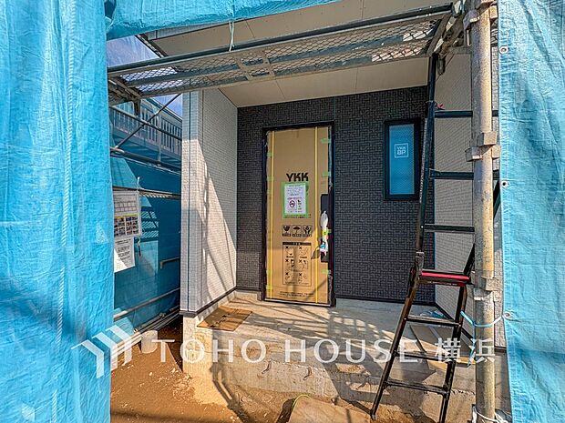 お住まいの顔となる玄関。住まう方のプライドを満たすクオリティを備えています。(2026年2月撮影)