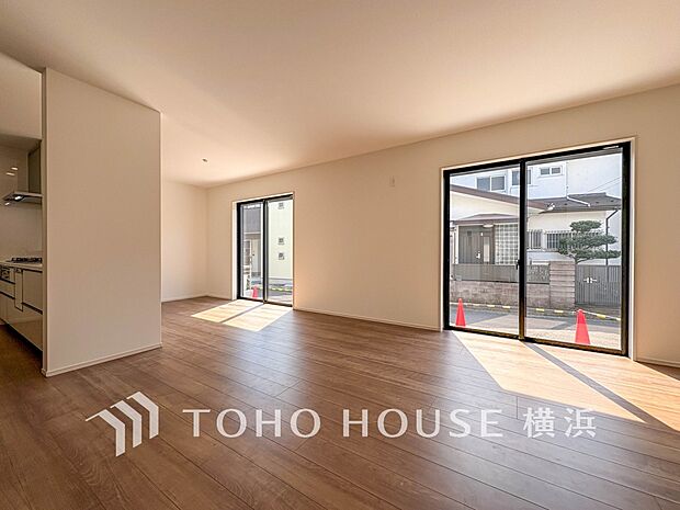 あたたかい日差しがたっぷり降り注ぐLDKは自然と家族の顔があかるい笑顔に。